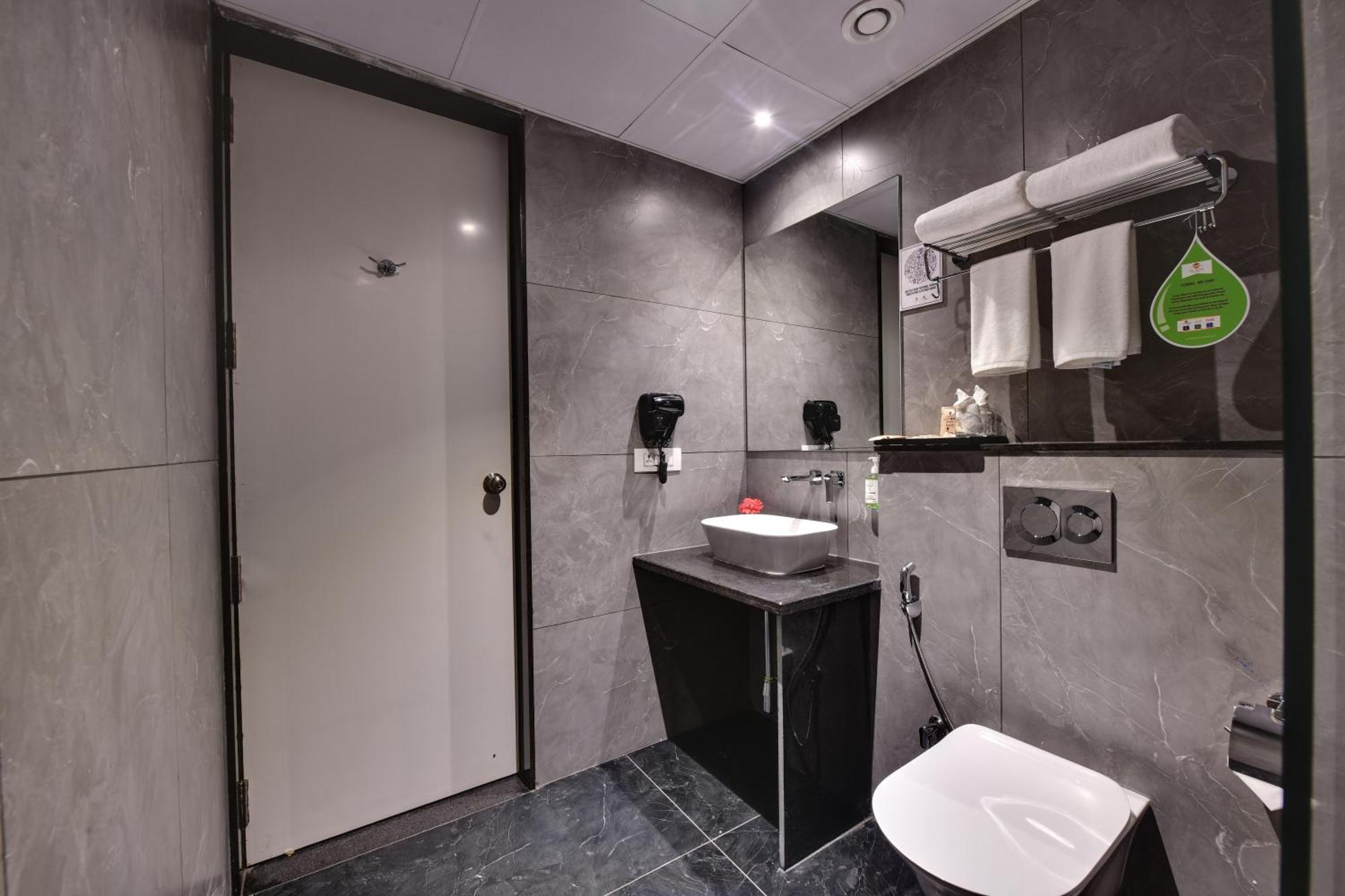 Dod Jala Click Hotel Vista-International Airport מראה חיצוני תמונה